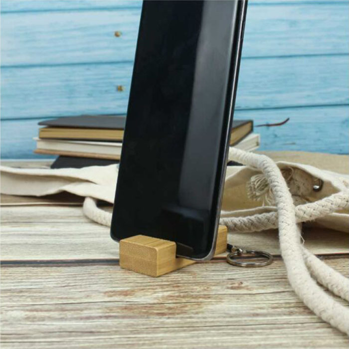 Kleidi Bamboo phone stand with keyring (1)