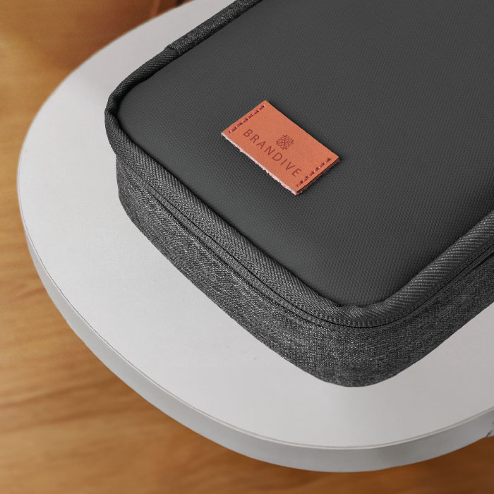 Ulariz Minimalist travel pouch with leather handle. (12)