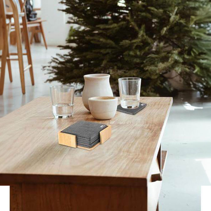 Untersetzer RPET coasters in bamboo stand. 6 pieces. (1)