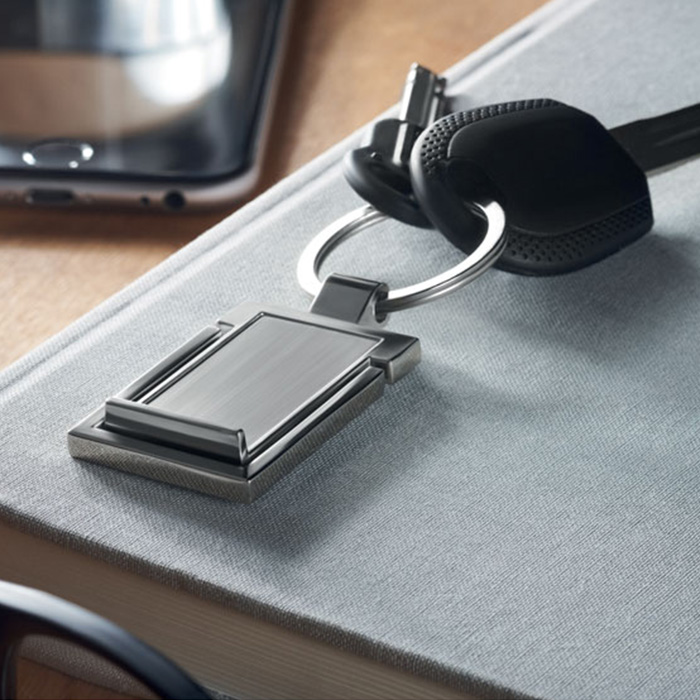Qasa Stylish metal key ring with phone stand. (2)