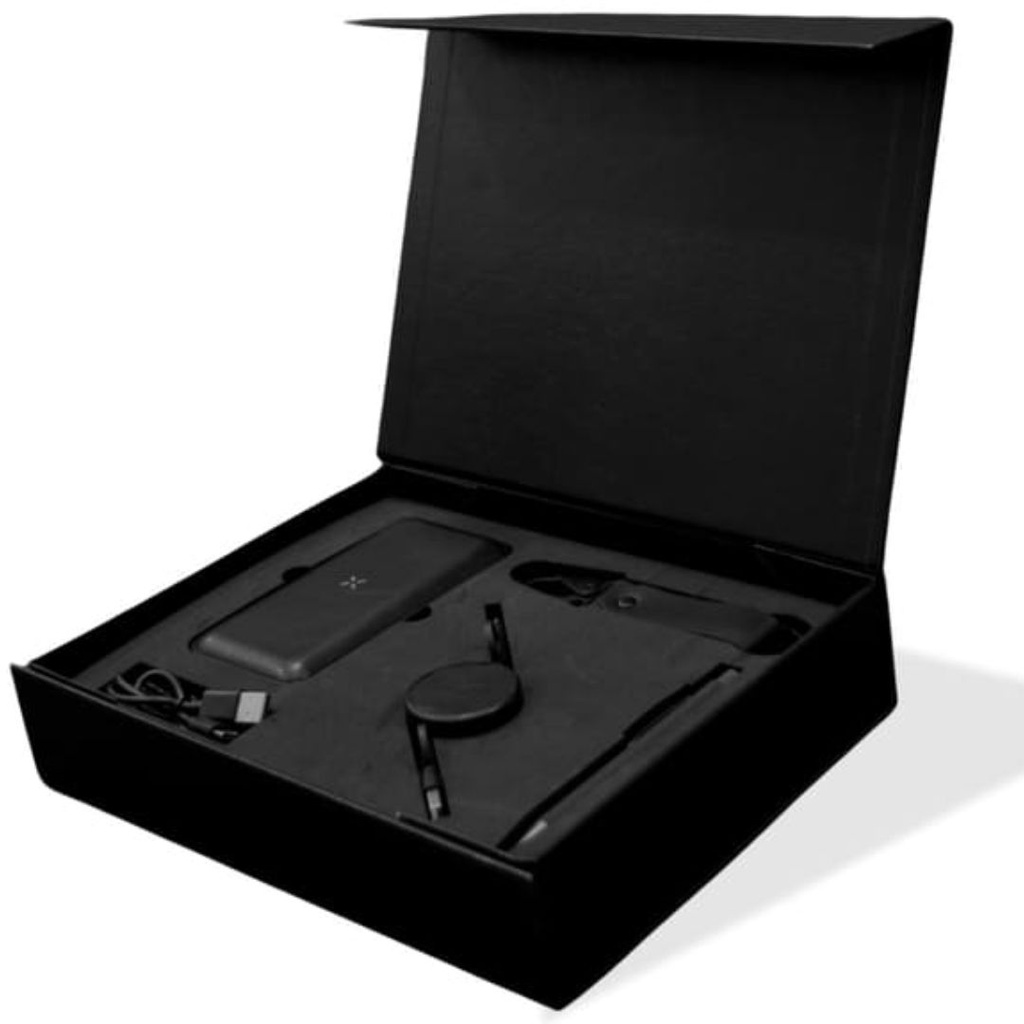 Gift Set 10 Elegant gift set with black leather accessories (1)