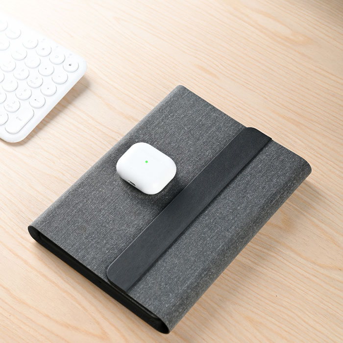 kevin Recycled 3-In-1 magsafe charging (1)