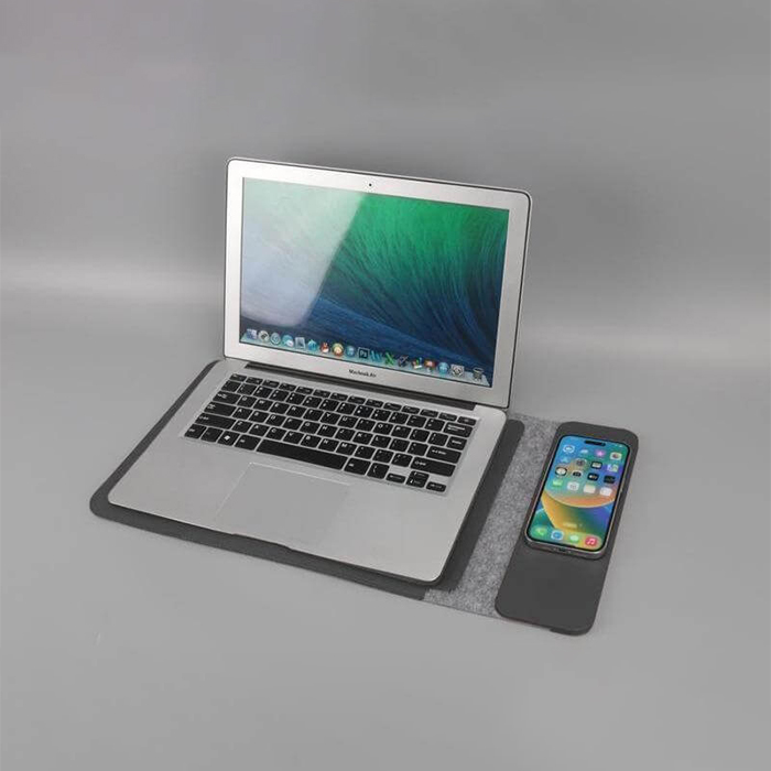Diana 15W magnetic charger laptop sleeve. (1)