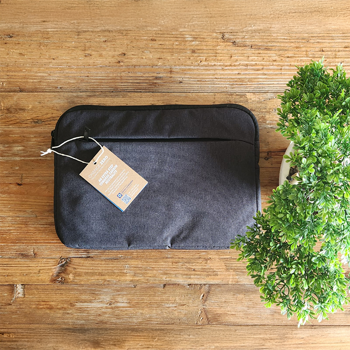 Starc Sustainable laptop sleeve in RPET. 15 inches (2)