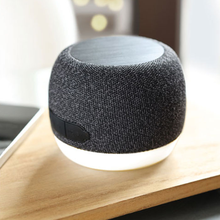 Reba 15W wireless charger speaker. (2)