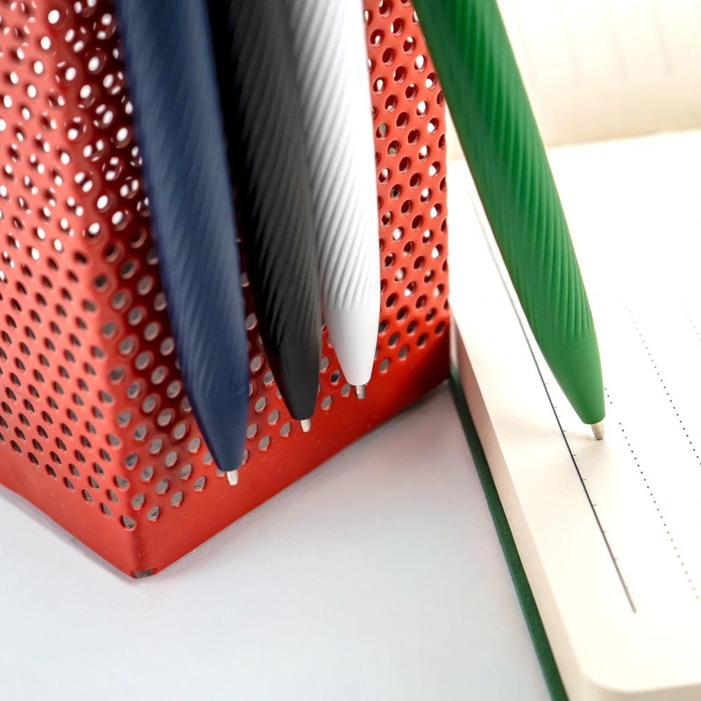 Morello Twist action metal pen. (3)