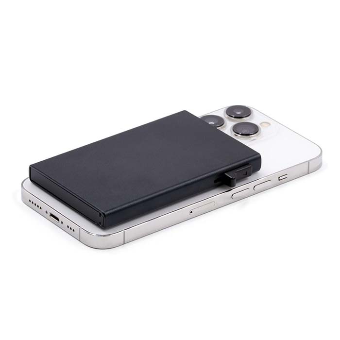 Solgan RFID MagSafe-compatible card holder (3)